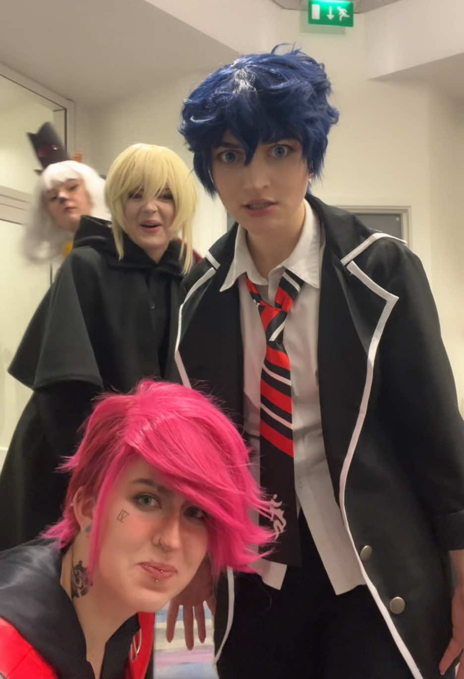 With pookies at @MegaCon Live @moon ☾  @✨️Roarie✨️ @🦇 Chloe 🦇 #cultofthelamb #blueexorcist #aonoexorcist #rinokumura #cosplay #megacon #london #moriartythepatriot #arcane #vi 