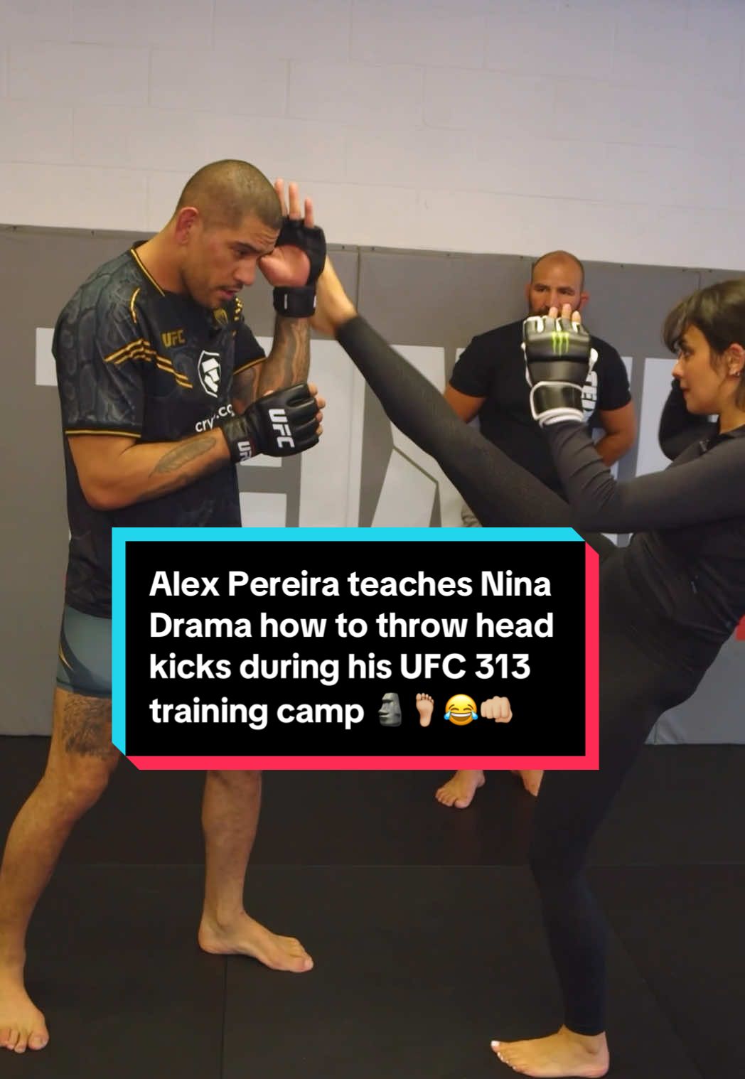 Alex Pereira teaches Nina Drama how to throw head kicks during his UFC 313 training camp #UFC #alexpereira #poatan #chama #mma #ninadrama #kickboxing #boxing #muaythai #muaythaifighter #muaythaifighter #taekwondo #jiujitsu #brazilianjiujitsu #jiujitsugrappling #jiujitsulifestyle #wrestling #wrestlingtiktok #wrestlingtok #fit #Fitness #grappling #karate #shadowboxing 