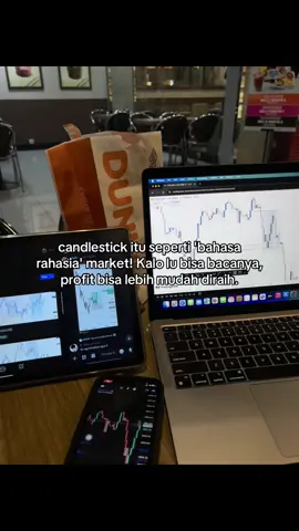 Candlestick adalah salah satu tools paling penting dalam analisis teknikal. Dengan memahami pola-pola candlestick, kamu bisa memprediksi pergerakan harga dengan lebih akurat. Yuk, pelajari:   - Pola bullish dan bearish.   - Pola reversal dan continuation.   Jangan trading kalau belum paham candlestick! 🕯️   #CandlestickPatterns #ForexEducation #tradingknowledge