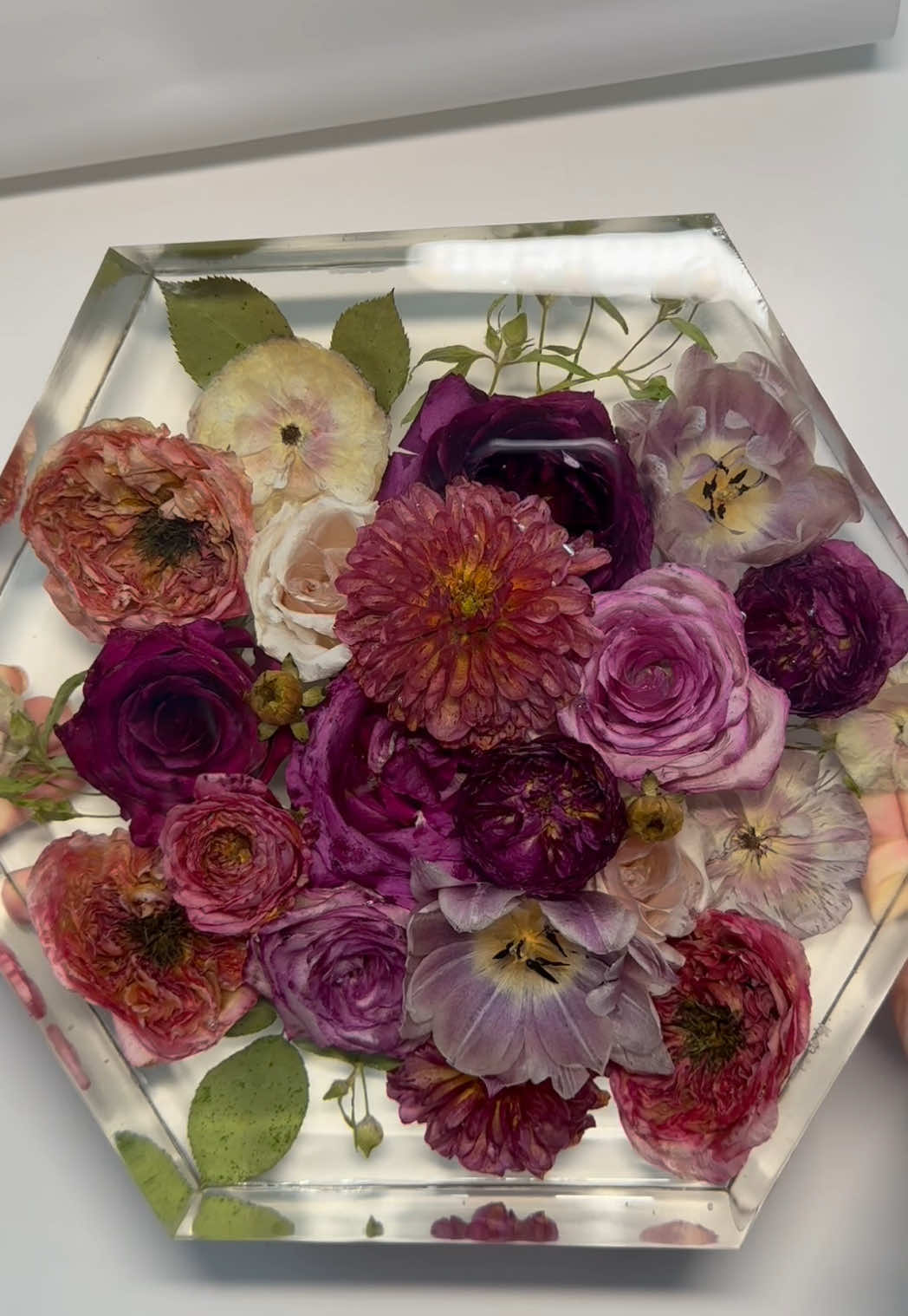 I loveeee how this one turned out 😍 our large hexagon 💐 #engaged #flowerpreservation #2025bride #weddingflowerpreservation #weddingflowers #texaswedding #austinwedding #texasbride #texasflowerpreservation #2026bride #weddingplanning #springwedding 