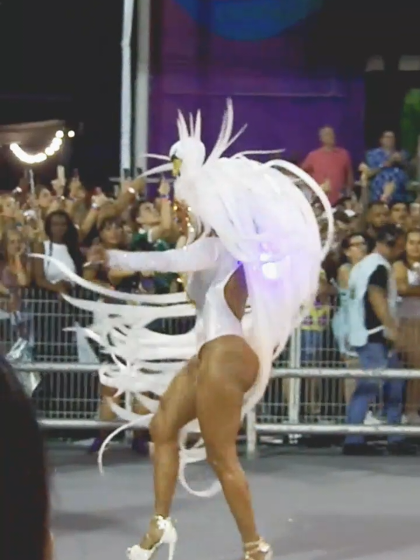 #desfiledecarnaval da #dragoesdareal e a #eterna #SimoneSampaio no  #anhembi  #musasdocarnaval2025 #Carnaval2025  #carnavaltiktok #fantasia  #Бразильскийкарнавал #красиваяженщина #chicas #beauty #traçobalansso #escoladesamba #glamour #passistas #alegoria #sambodromoanhembi  #ligacarnaval2025 #ligaSP 