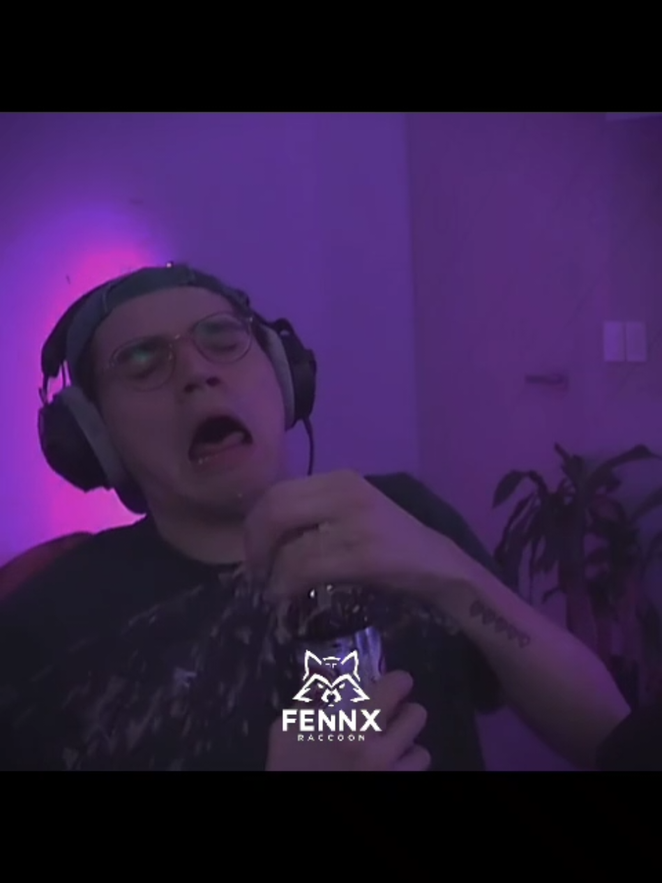 eEs unAa loOcA 🗣️ #elmariana #stream #core #video #humor #funny #moments #foryou #foryoupage #fyp #viral #trending #comedy #duet 