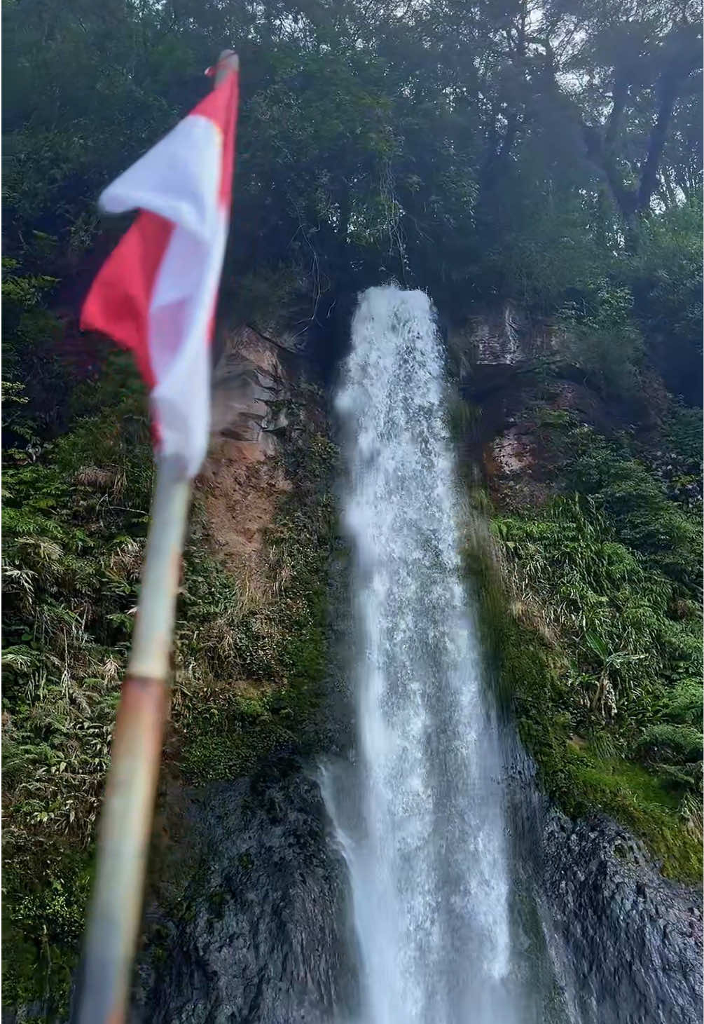 Main Kesini pagi pagi sih udah paling asikk sejuknya  #holiday #healing #jalanjalan #liburan #wisata #wisatacianjur #curug #backpacker #traveling #solotraveller #curugcianjur #solobackpacker #fyp #gngedepangrango #ramadhan 