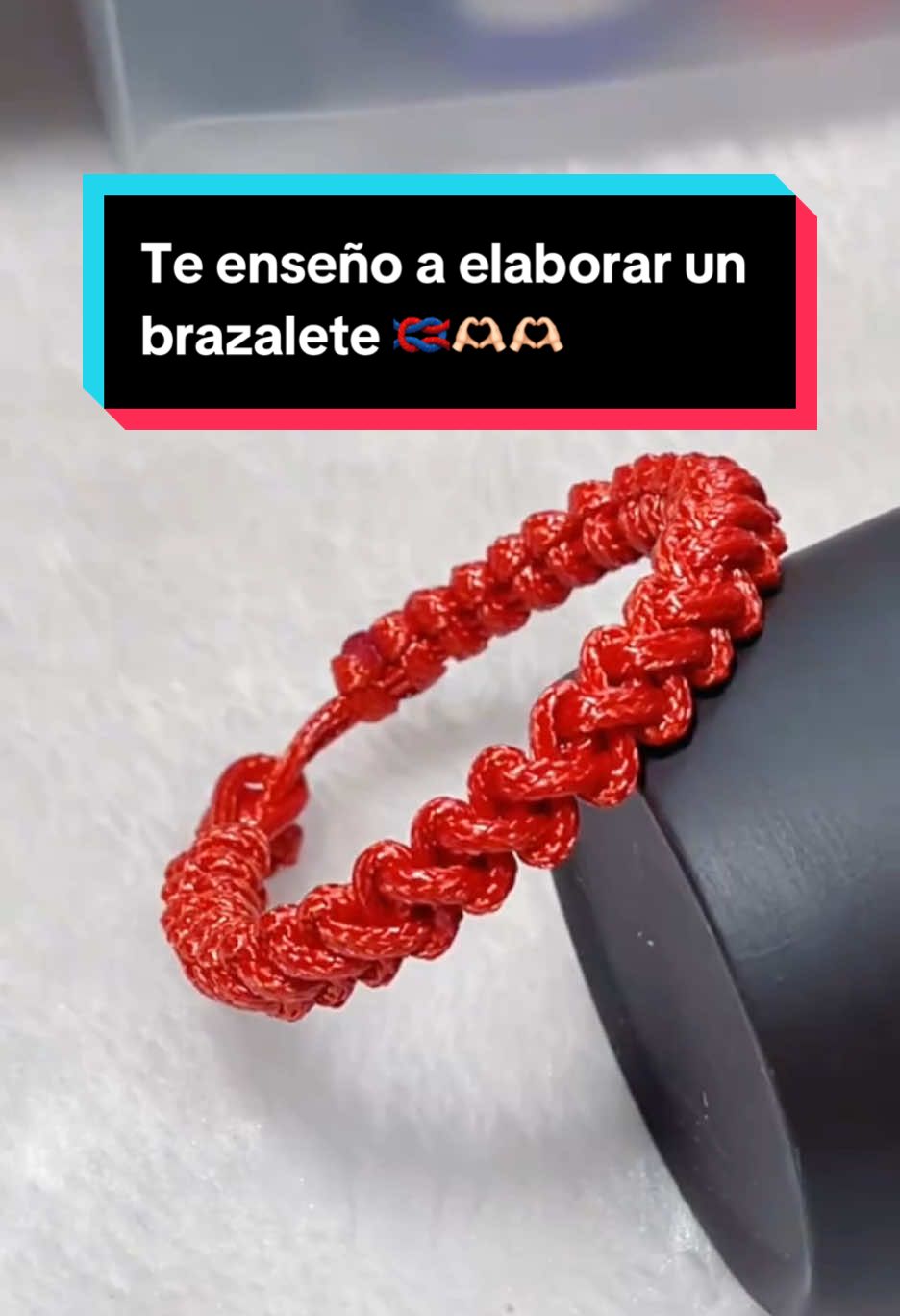 Te enseño a elaborar un brazalete de Macramé#manoscreativas #DiseñosConEstilo #inspiratecreercrear #HechosAManoConEstilo #AccesoriosCreativos #TipsyTrucosMacrame #DiseñoArtesanal #NudoCreativo 