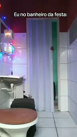 Eu no banheiro da festa 