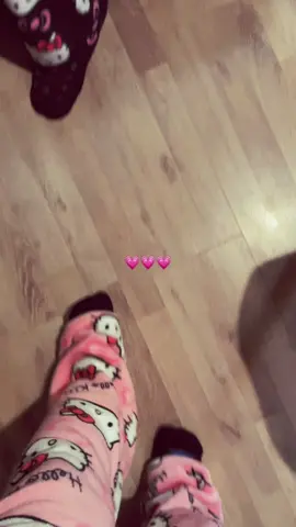 gracias por consentirme tanto, te amo con cada latido de mi corazón 💓  @Jacobo  #hellokitty #amor #parejasgoals 