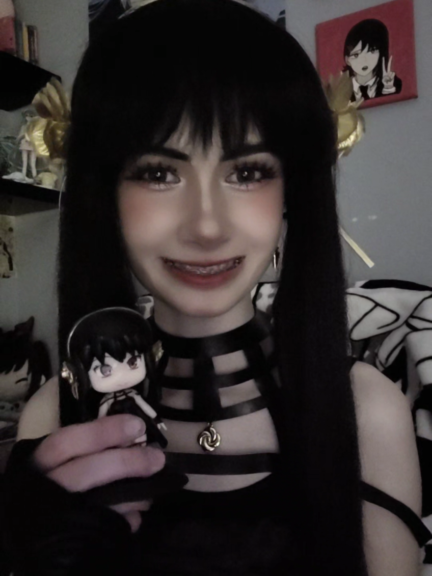 Just rememered i have a mini figure of Yor... #yorforger #yorforgercosplay #spyxfamily #spyxfamilycosplay #cosplay #fyp #foryoupage #pourtoi #anime 