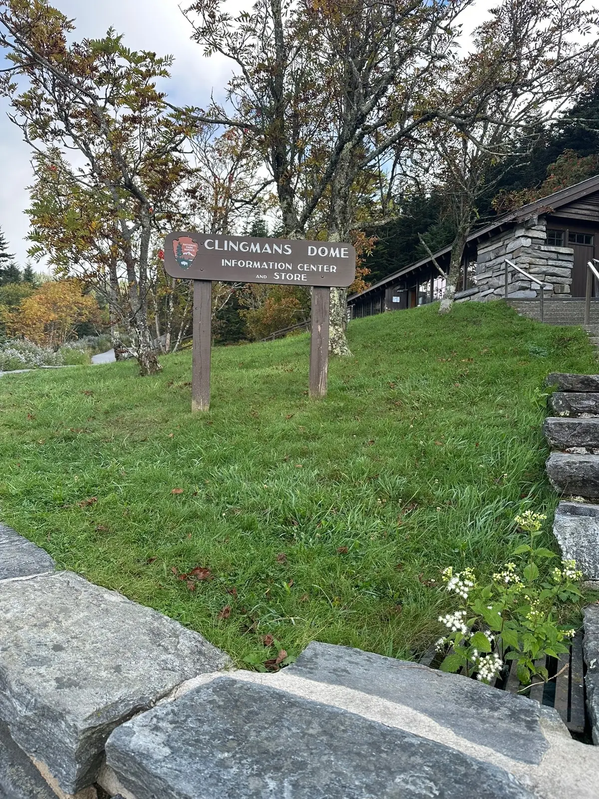 An hour from downtown Gatlinburg you will find Clingmans Dome. You can choose the half mile uphill paved hike or the roughly 1 mile hike on the AT. Either way, these views are definitely worth it #fyp #Outdoors #foryoupage #hike #Hiking #explore #backpack #camping #explorepage #travel #nationalpark #appalachiantrail #tourist 