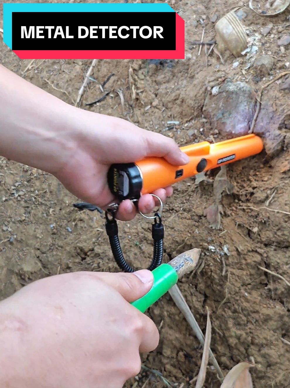 High-Sensitivity Handheld Metal Detector Waterproof Pinpointer for Gold & Treasure Hunting #metaldetector #treasurehunting #goldprospecting #pinpointer #waterproofdetector #relichunting #goldhunter #outdoorgear #detectinglife #metaldetecting 