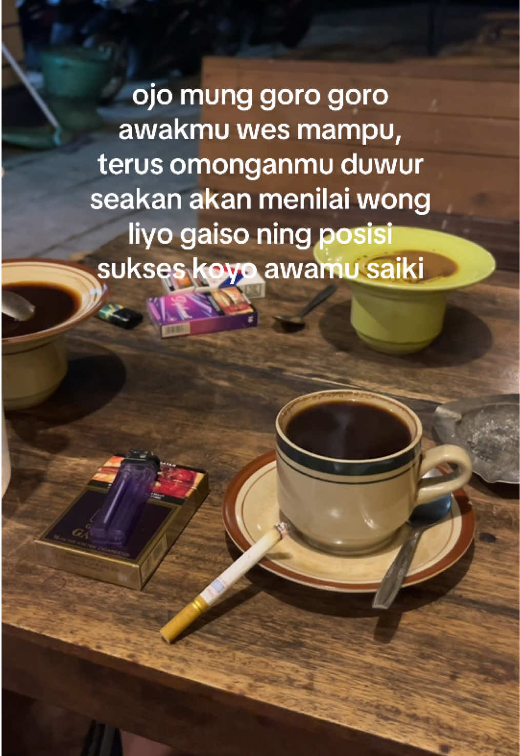 Sambi ngopi woo☕️☕️☕️#DUTAKOPI #jowostory #bahanswmu #fyp #fypシ゚ 