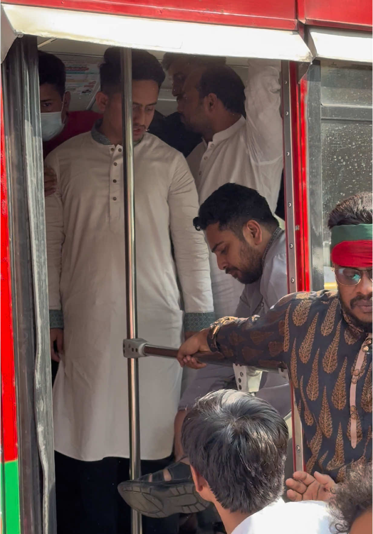 বিলাসবহুল গাড়ি ছেড়ে' পাবলিক গাড়িতে নাহিদ ইসলাম নাগরিক কমিটির প্রধান দেখুন❤️🙏 ##reels##viralreels##fbreels##reelsvideoシ##shakibkhan##apubiswas##bd##tiktok##bpl##trendingreels##fb##bollywood##natok##movie##purnima##lubaba##dighi##mim##zayedkhan##dipjol##sheikhhasina##porimoni##drama##live##heroalom##video##viral##trendingvideo##trending#news