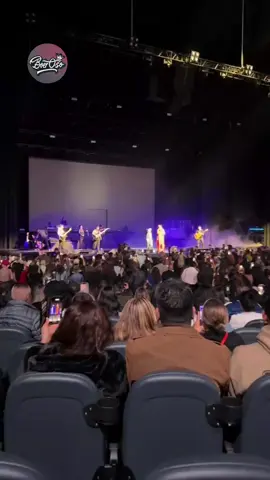 Yaritza y su esencia son abucheados‼️‼️ Esto en El concierto de Ana Bárbara los cuales fueron sus invitados  #yaritzaysuesencia #anabarbara #concierto #losangeles #concerts #yaritza #jairo #mando 