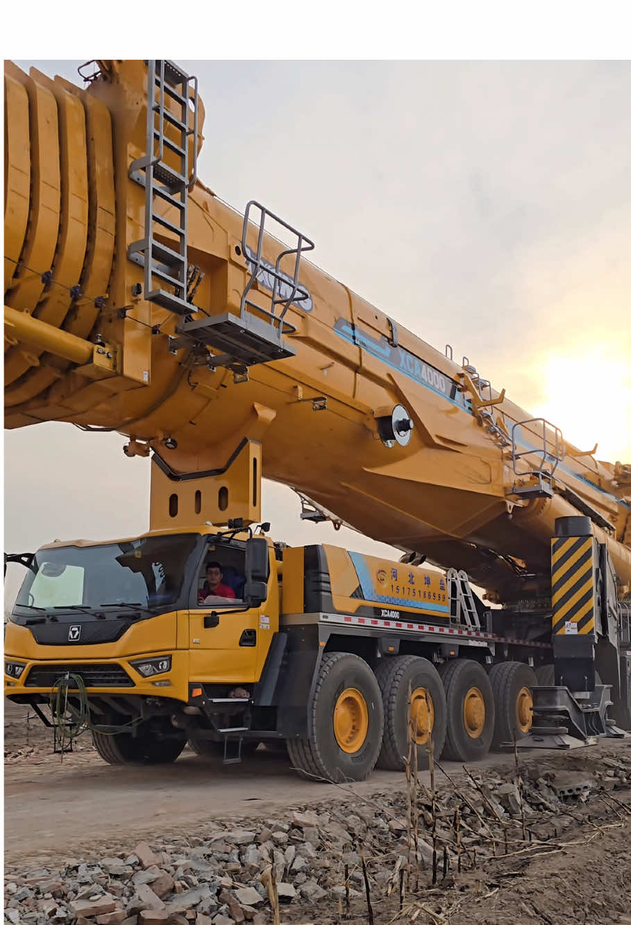 Ba xe cẩu bánh lốp hạng nặng mọi địa hình #XCA 4000 tấn 