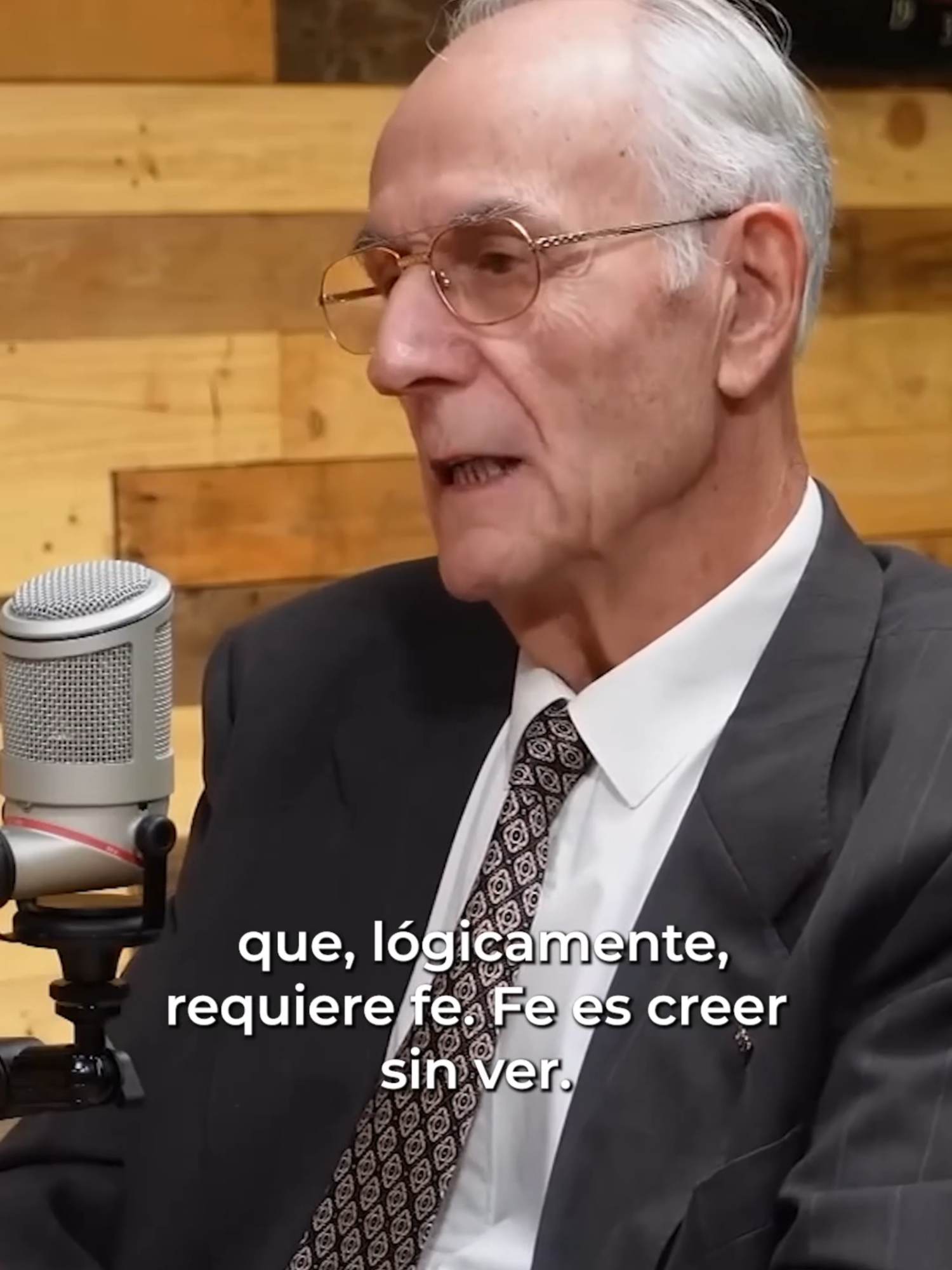 Parte 2/2 | Hasta el siglo XV la Iglesia controlaba la cultura del mundo occidental, pero a partir del Renacimiento el ser humano ya no estuvo de acuerdo con eso, y quiere una explicación lógica y racional de todos los fenómenos naturales, mediante la observación. Esto fue separando Iglesia e ideología de la civilización occidental. Hasta llegar a la actualidad, donde solo creemos lo que se puede ver y tocar y lo que los principios científicos demuestran que es cierto. Pero todo este materialismo ha separado a la sociedad de cualquier pensamiento trascendente.  Y hemos basado nuestra vida en el ego. Y con el ego nunca seremos felices, ni nunca seremos libres. El ego ha sustituido a la visión trascendental del ser humano. Solo se cree lo que se puede tocar, ver, lo que es real y objetivo. *Ver entrevista completa en el Canal de Youtube de 