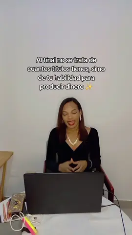 Somos profesionales, pero nos pagan más nuestras habilidades.. #minegocio #business #remoto #casa #digital #negocios #unete 