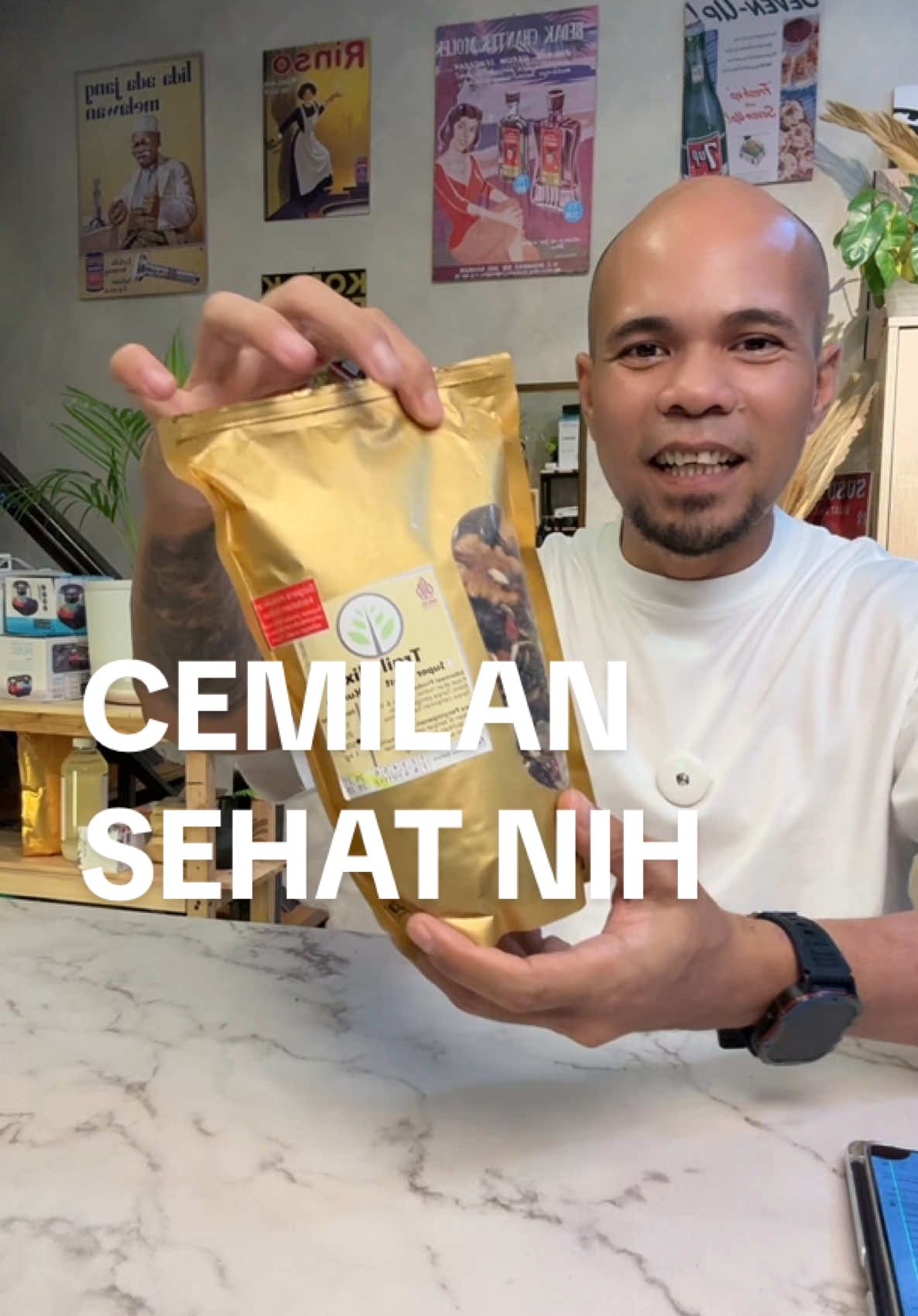 Trail Mix Cemilan Sehat Kacang2an Dan Kismis serta Biji2an #trailmix #cemilan #cemilansehat #kacang #kismis #almond #mede 