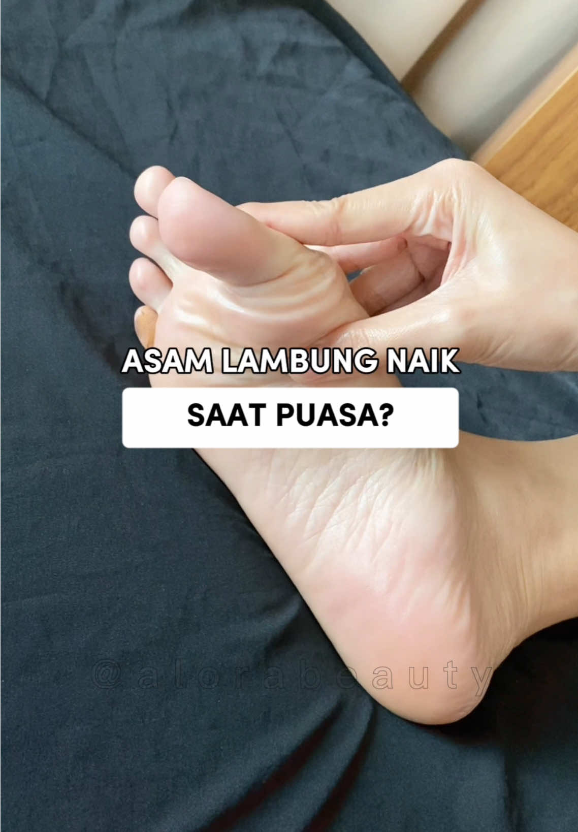 Asam lambung kamu kumat pas puasa? Kamu bisa meredakannya dengan 2 titik pijat ini. Lakukan di kedua kaki selama 5-10 menit atau sampai gejala nya hilang. Jangan lupa save dan share!🥰 #alorabeauty #aloratips #TipsPijatAlora #asamlambung #pijatrefleksi #salonspa 