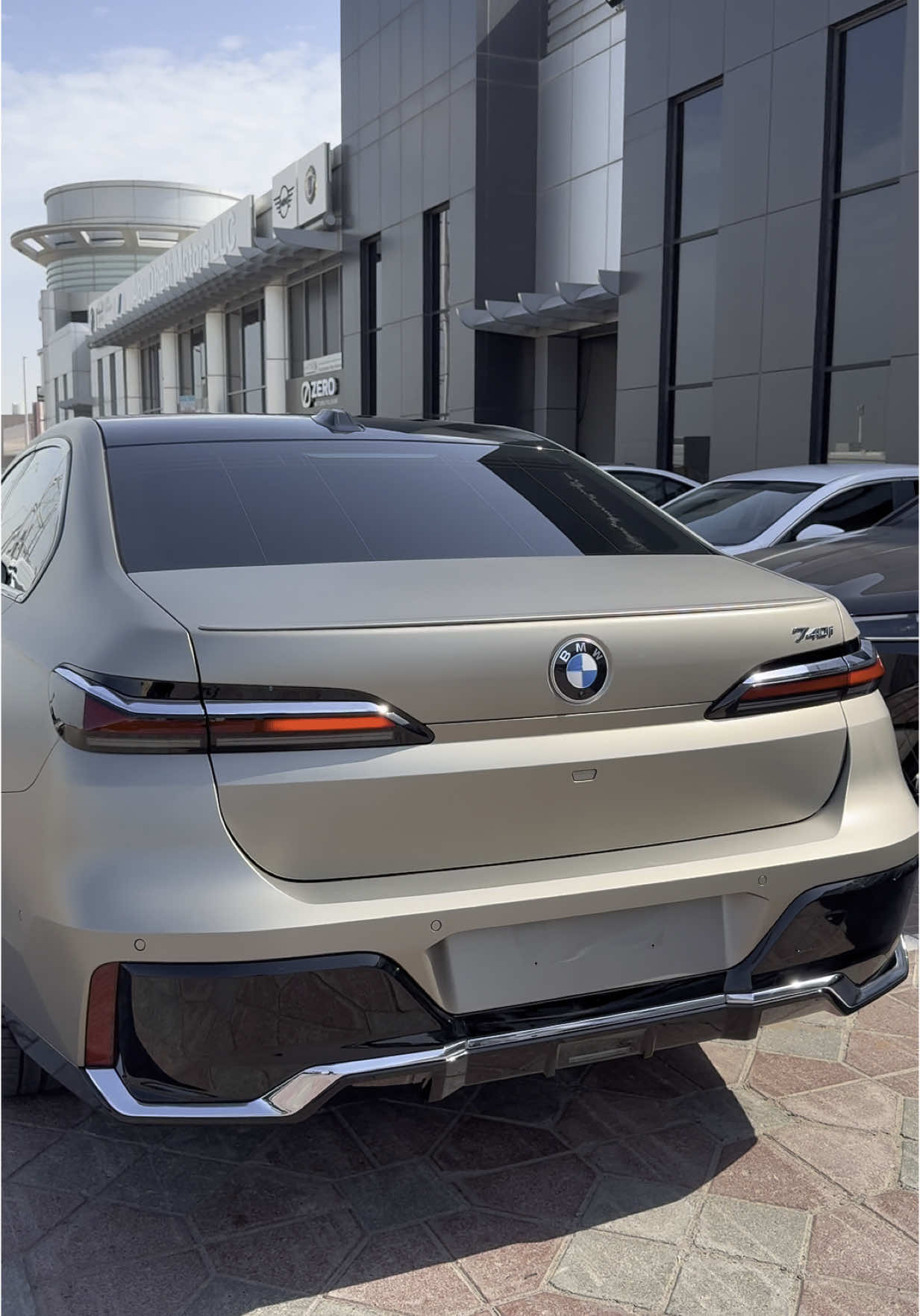 BMW 740i M Sport Individual color  Platinum Bronze with MATT PPF  In-line 6 cyl petrol engine ,48V mild hybrid technology  Output 380hp 5200 -6250 rpm Torque 520NM 1800-5000 rpm  0-100 km/h 5,4 sec Top Speed 250 Km/h Petrol consumption combined in WLTP 8.0 - 7.0 l/100 km CO2 WLTP 173-159 g/km  @bmw.uae @carholic  ______________________________________________ #AbuDhabiMotors#BMW #BMW740i #7series #BMWM760i #BMW7  #740i #xDrive  #INDIVIDUAL #AbuDhabi #Dubai #UAE #BMWLIFE #LUXURYCAR #BMWWORLD #Bimmer #Mpower  #BMWREPOST #SheerDrivingPleasure #BMWSTORIES #IDRIVE #BMWI #Mperformance #Msport #G70 #BMWG70 #BMWUAE_7