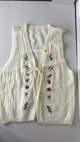 pretty v-neck vest✨🎀#top #topsforwomen #tops #vest #vestforwomen #womensvest #knitted #knittedtop #knittedtops #tiktokshopstyleitgirl 