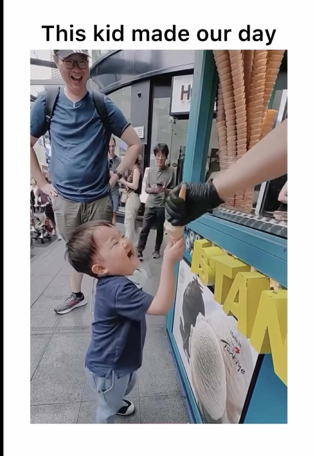 This kid’s laugh is the best thing ever 🍦🥰 #fyp #foryou #turkey #icecream #funny #foodporn 