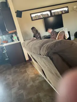The finger in the corner really makes the video 😂