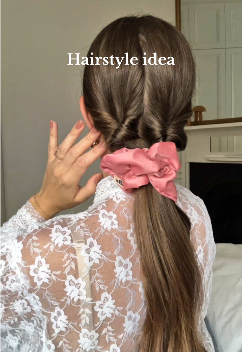 All you need is a pretty scrunchie ✨🫶🏼 #everydayhairstyle #hairideas #ponytail #scrunchie #hairstyleideas #hairideas #hairtutorial #hairtiktok 