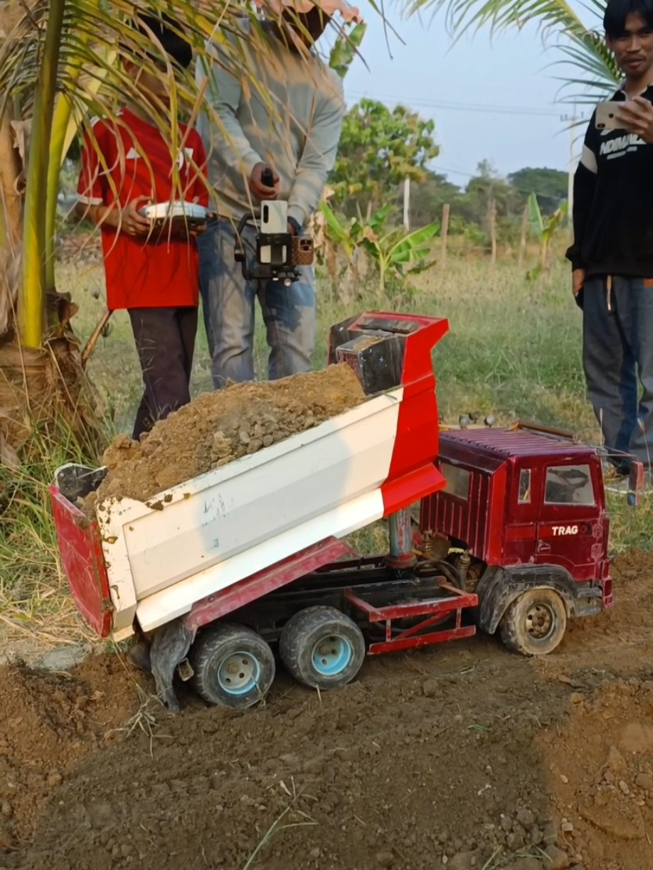 RC Construction Madness – Watch This Truck Go! 🚜🔥 #shortvideo #automobile #rctoys #rc #construction 