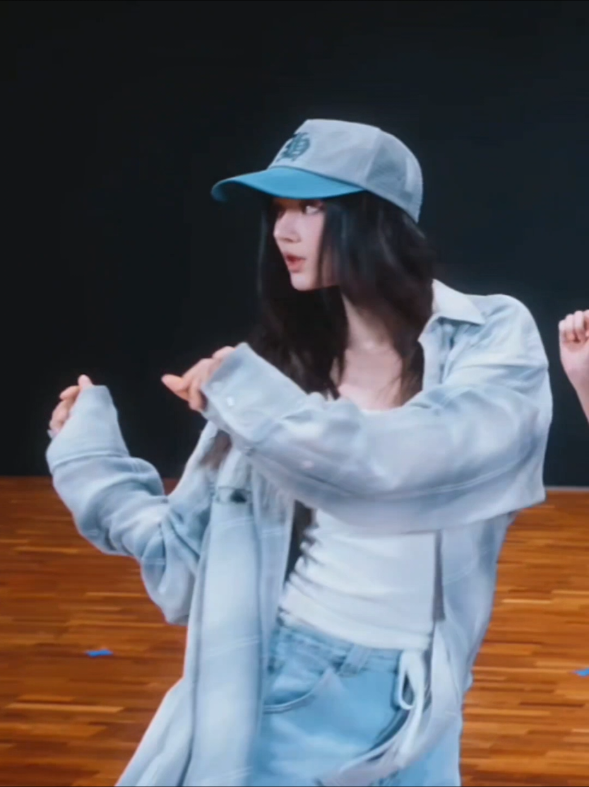 아빠셔츠 캡모자 파워풀한춤선 #newjeans #njz #danielle #다니엘 #ダニエル 