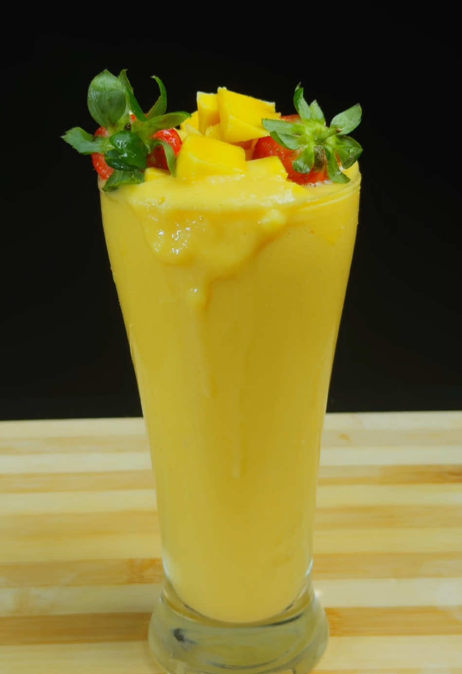 Strawberry Mango Smoothie ##trending #fyp #asmr #smoothie 