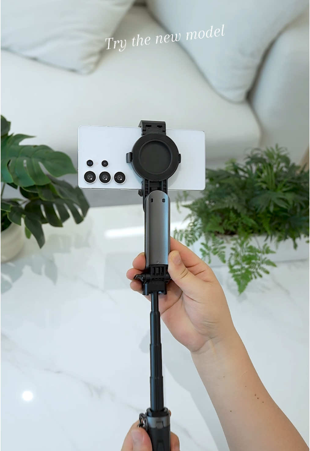 This is the latestselfie stick;it can magnetically attach on clamp securely.#Vlog #takephoto #selfiestick 