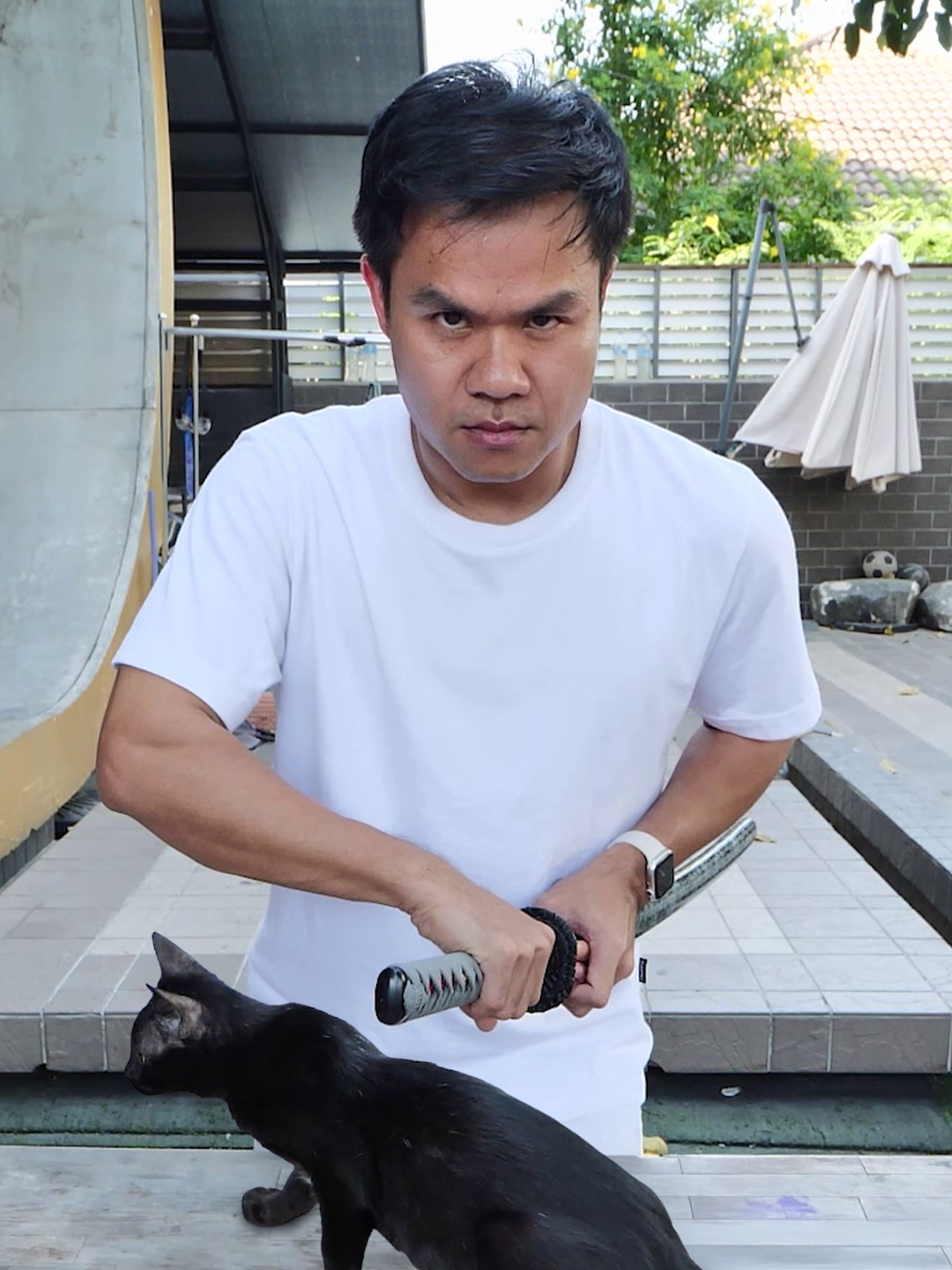 It's so fast that you can't see it. 🥷😈 #challnge  #ninja #katana  #cuttingfruit #cutting #sword #skills  #bietheska #บี้เดอะสกา #เทรนด์วันนี้byบี้เดอะสกา 