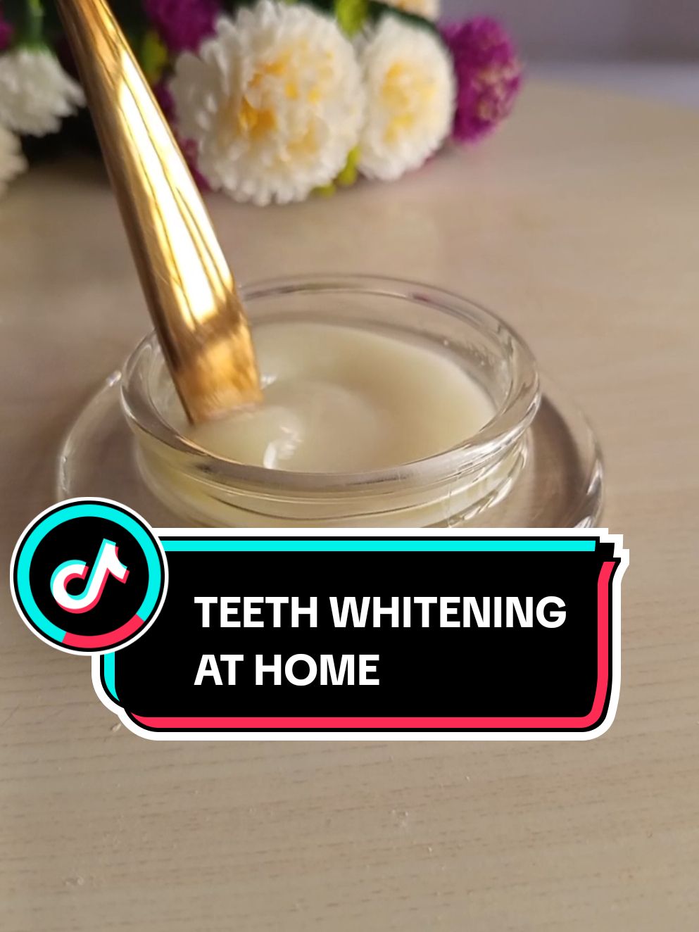 How to whiten teeth naturally. Teeth whitening hack. #teethwhitening #oralcare #dentalcare #badbreathtreatment  #naturalremedy #naturalrecipes 