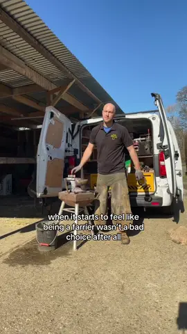 working with horses in the sun >>> #samdracottfarrier #farrier #equestrian 
