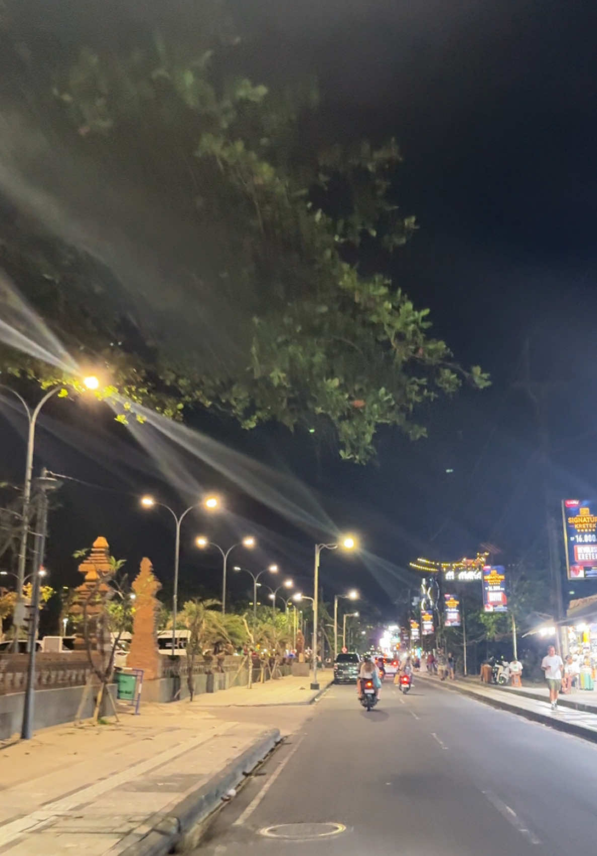 Night ride, Kuta vibes 🛵💨 #kuta #nightride #nightvibes #pantaikuta #bali #vibesmalamhari #kutanightlife #aestheticvibes #fyp #fypシ゚ #fypage #foryou #xybca #xybcza #fypbali 