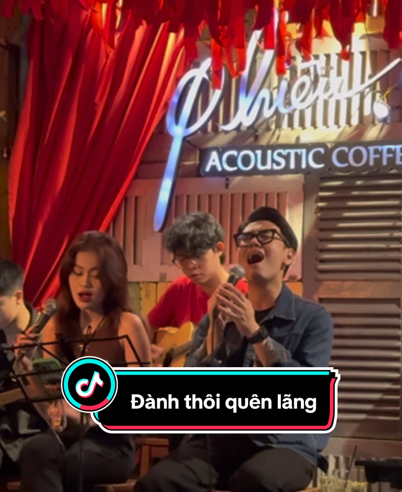 Đành thôi quên lãng với bóng hình 😢 #phiêuacousticcafe #phiêu #2025 #hatvoinhaunghe💞 #acoustic 