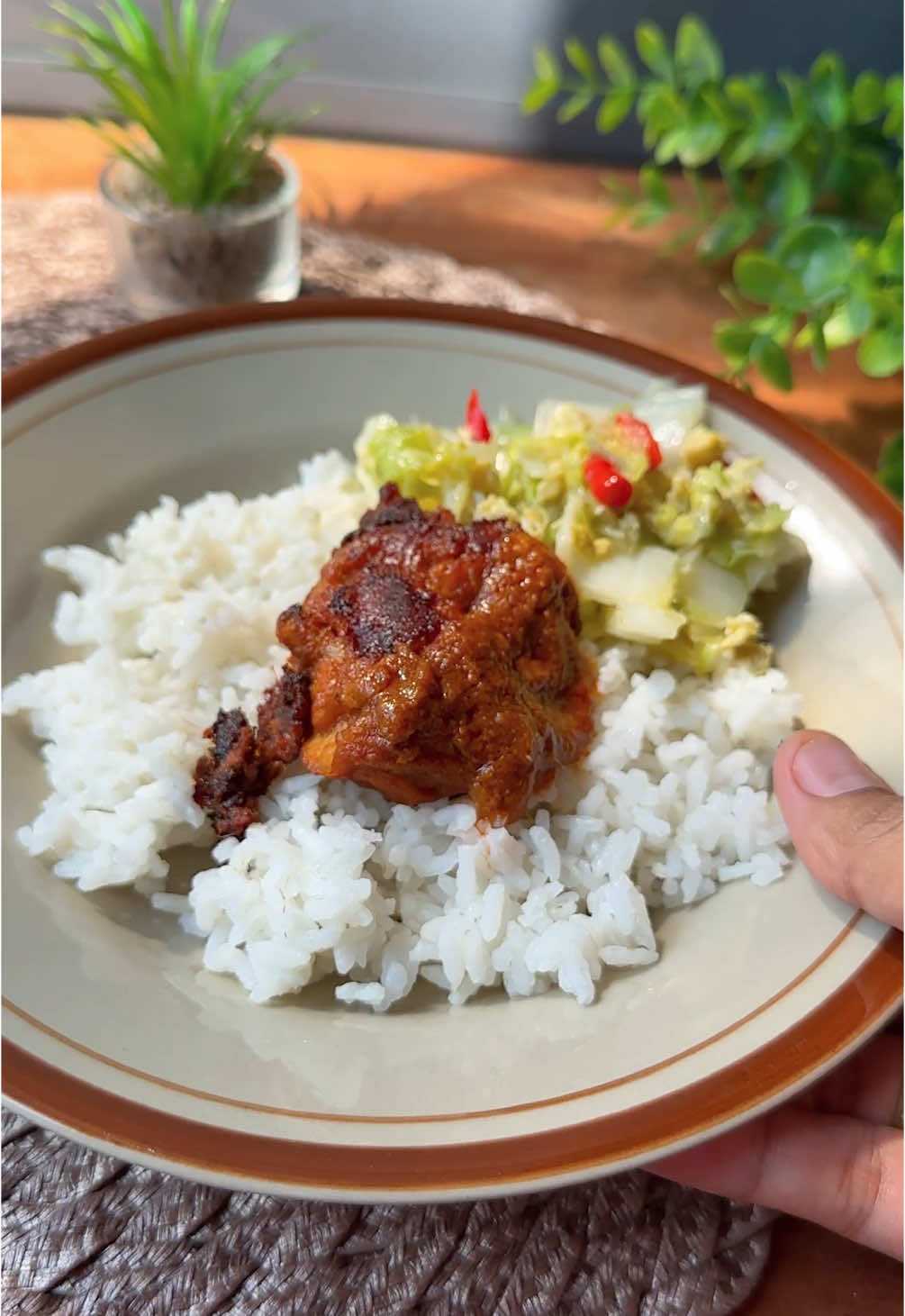 Ayam Bumbu Rujak Bikinnya anti ribet, tapi rasanya mantap pol kayak ayam bakar dirumah padang. Kalian harus cobain yah…  📌 Bahan-bahan: - 700gram ayam - Bumbu halus - Desaku balado + 250ml air - Daun jeruk - Daun salam - 250 santan kelapa - garam - gula pasir - gula merah Bumbu halus: 8 bawang merah 3cm jahe 3cm lengkuas 4 kemiri Asam Jawa secukupnya 5 sdm air  All cookware by @idealifeonline Temukan resep menarik lainnya di @IDEALIFEOnline Resep  #menuharian #masakanrumahan #masakanharian #masakansimpel #masakansederhana #masaksatset #dinapuji95 #idealife #idealifeonline #idealiferesep #idealifetestimonial #olahanayam #resepayambakar #ayambakarbumburujak_satset #fyp 