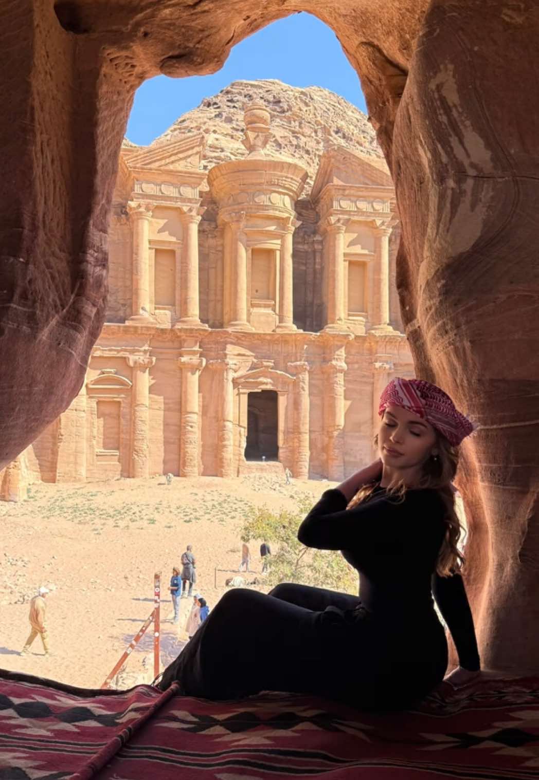 The sweetest thing ever🖤🥺 #jordan#petra#travel 