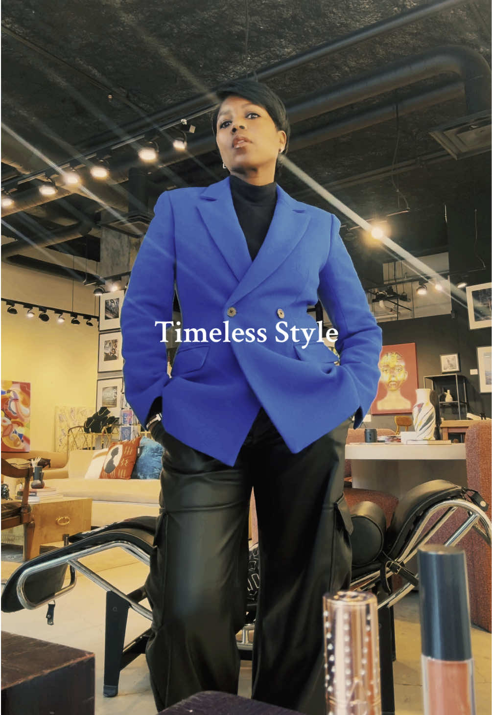 Let’s normalize timeless fashion. You’ll always have something to wear 💙 #coolmom  #timelessstyle  #boutiquelife  #chicago  #jcrew  #cobaltblue  #confidentwomen  #blazerstyling 