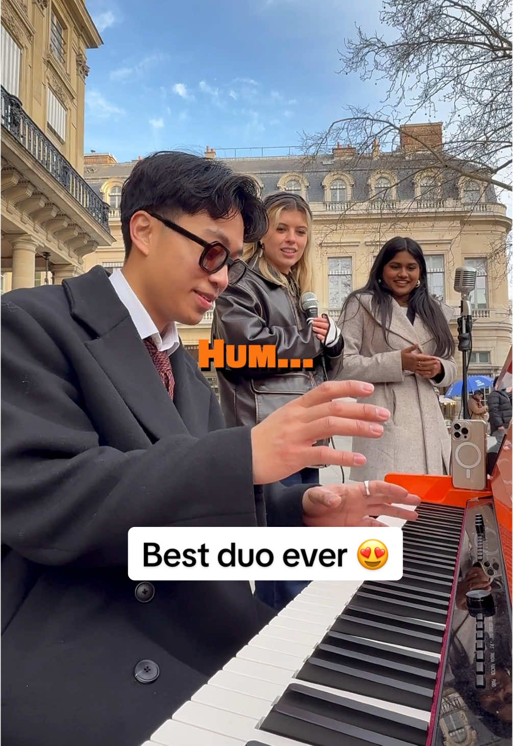 Wait for it… 😍🥹 This incredible moment happened with the two amazing singer I spotted in the first episode of “Can you sing” ✨ What do you think of this duo ? #piano #singing #duo #moving #publicreaction #streetperformance 