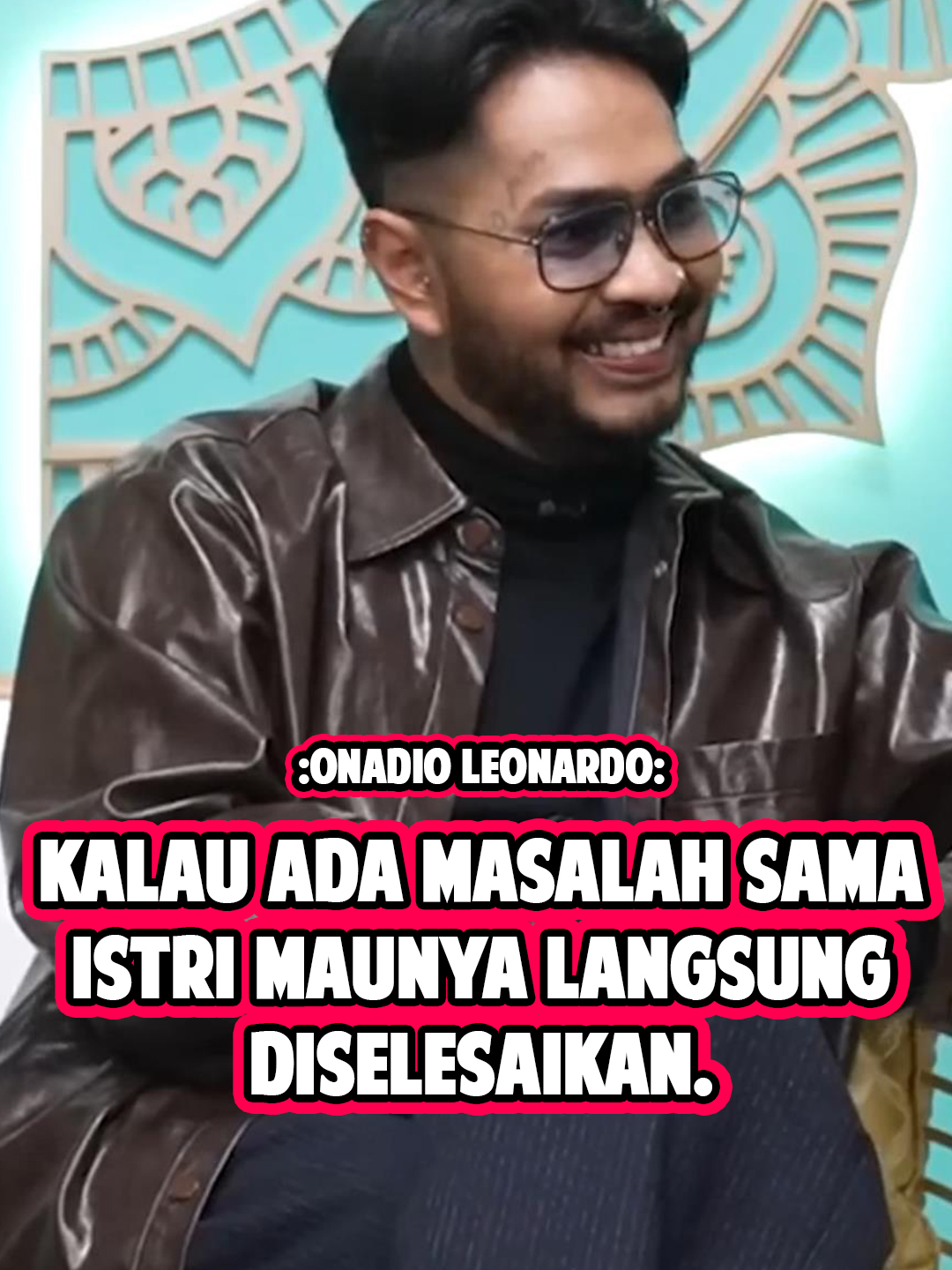 Dokter Aisah Dahlan mengatakan kepada Onadio Leonardo bahwa antara suami dan istri biasanya memiliki kepribadian yang saling bertolak belakang agar saling mengisi satu sama lain. Persis seperti yang Onadio Leonardo katakan bahwa dirinya kalau ada masalah ingin langsung diselesaikan yang sangat berbeda dengan sifat istrinya. Biar gak salah paham, langsung nonton full “Login” di youtube: Deddy Corbuzier #onadioleonardo #pernikahan #aisahdahlan#videoviral #fyp