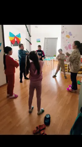 Another version of The Roly Poly song We played it to learn some action verbs. #englishactivities #esl #educattic #educattic #rolypoly #sing #englishclass #teacheroftiktok 