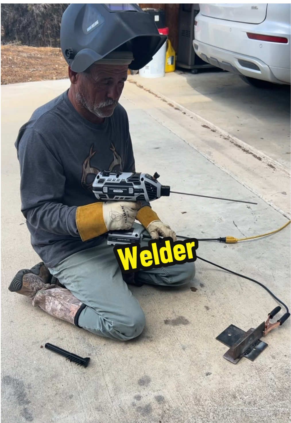 No bulky machines needed. Meet the ultimate portable welder! Welding made EASY with this powerful handheld tool! @Smartsaker #smartsakerwelder #handheldwelder #menstools #handheldwelder #smartsakerhandheldwelder #welding #fathersdaygiftideas #giftguide 