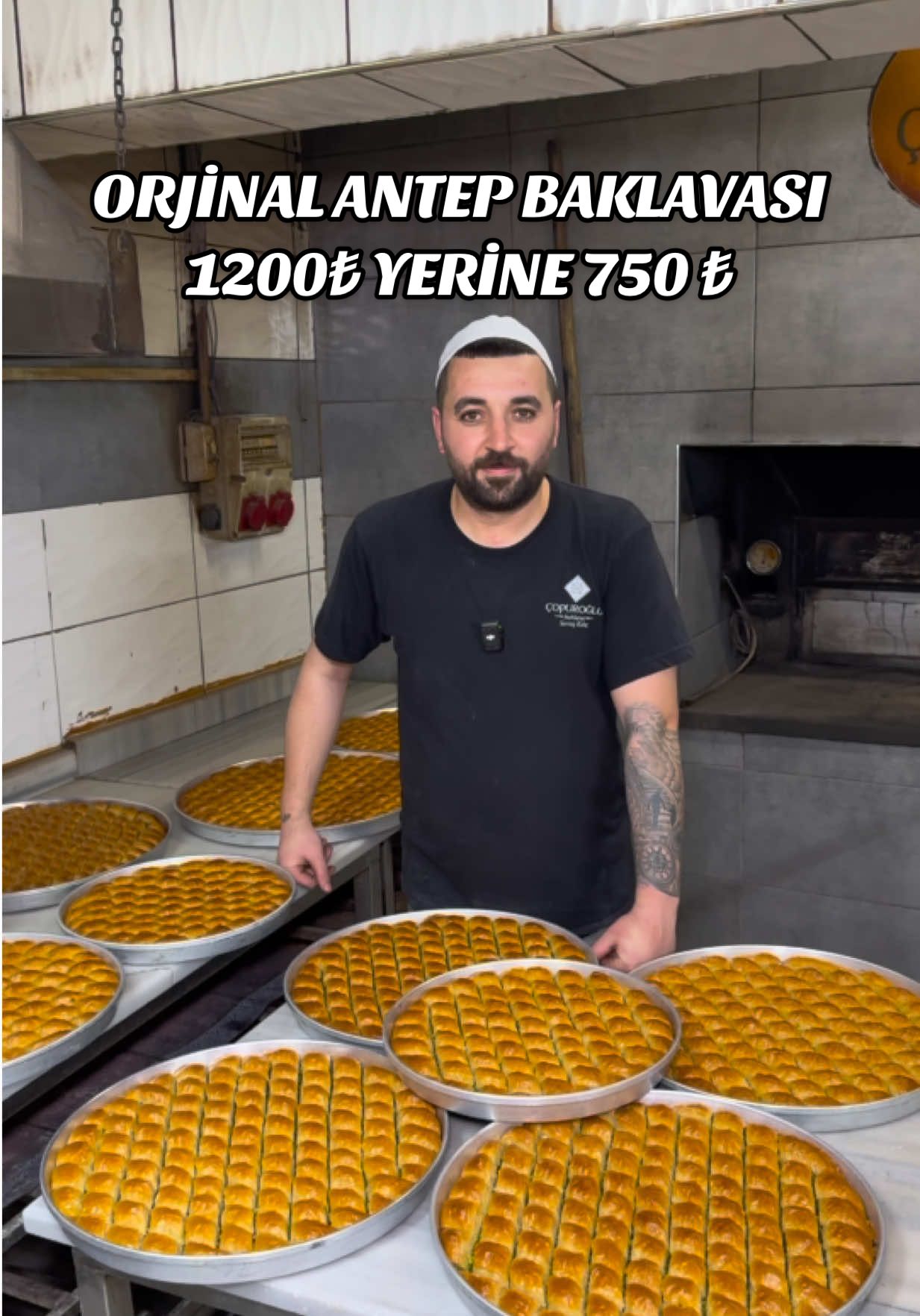 Birinci Sınıf Antep Baklavası 1200 ₺ yerine  Sadece 750₺ 😊 Gaziantep’te yıllardır hizmet veren Çopuroğlu Baklava  Tüm Türkiye’ye  Kargolar Mevcut 📦  📍 Gazimuhtarpaşa - Çopuroğlu Baklava @copuroglubaklava  ☎️ 0532 172 23 03  . . . #baklava #gaziantep #şöbiyet #antep #tarif 