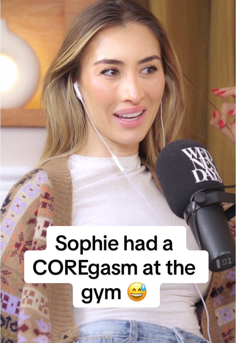 get doing those crunches guys 😅😅 new episode OUT TOMORROW! @Sophie Habboo @Melissa #sophiehabboo #melissatattam #wednesdayspodcast #coreexercises 