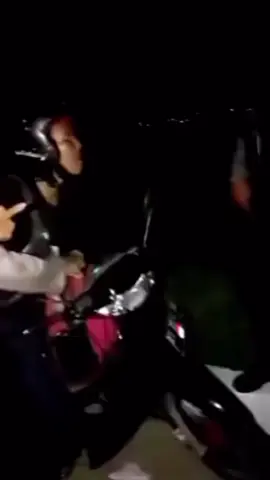 hah, kamu siapa, rumahnya dimana🤣🤣 #fyppppppppppppppppppppppp  #polisibulansabit  #lucu_ngakak #bulansabit #🤣🤣🤣 