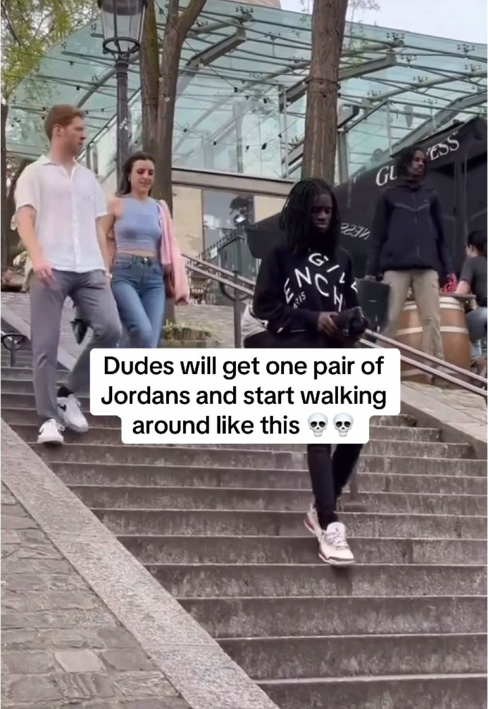 “Hold up bruh I gotta levitate down these stairs real quick”😭😭 (via rarequalityclothinggg/IG) #jordans #michaeljordan #sneakers #hypebeast #humor 