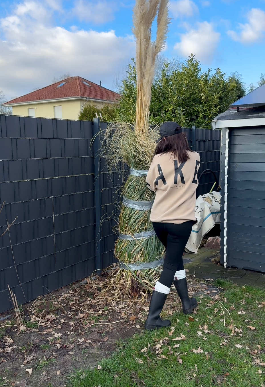 So schneide ich meine Ziergräser ✂️🌱✅ #gräser #rückschnitt #früher #schneiden #garten #frühling #ziergräser #pampas #pampasgrass #lampenputzergras #nordwind #zebragrass #gartenarbeit #gartenliebe #garden #gardening #gartentipps #trick #pflanzen #pfanzen #gartentok 