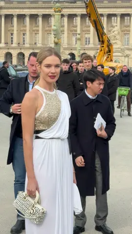 @Natalia Vodianova arriving at Dior Show in Paris 🇫🇷 (IG @crazyalyy_) #pfw #parisfashionweek #fashionweek #dior #diorshow #nataliavodianova