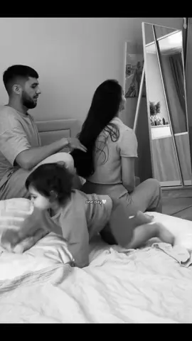 family🥹💕 #fyp #tiktok #viral #loveyou #foryou #goviral #oneday #dream #family #happylife #babyvideos #parenthood #girldad #babygirl #cutebaby #thebestfeeling 