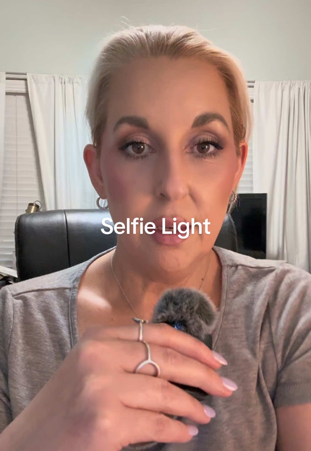 Easy to use, affordable selfie light perfect for creating content. Very easy to carry with you and has multiple different settings. Fantastic price as well! #selfielight #lighting #lightingtips #contentcreation #contentcreator #Vlog #TikTokShop #tiktokshopfinds #tiktokshopcreatorpicks #tiktokshoprestock #creatorboostcamp 